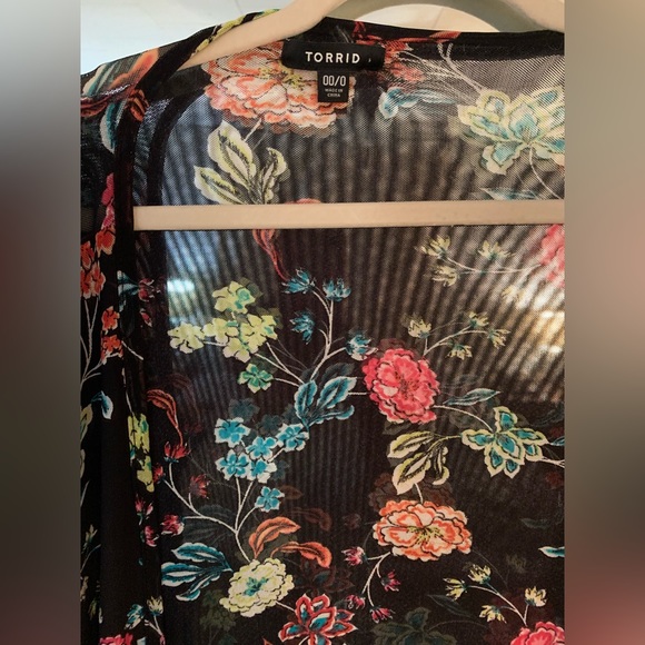 Torrid sheer kimono - Picture 2 of 3